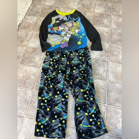 Disney Pixar boys 5-6 Buzz Lightyear pajamas - Picture 1 of 5